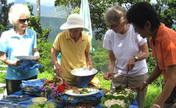 glenburn-darjeeling-food-at-a-picnic