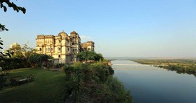 Bhainsrorgarh Fort Hotel